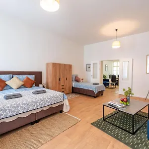 retreat-downtown.praguehotelsweb.com/